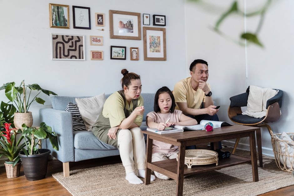 Cả gia đình tập trung tại điểm hẹn an toàn sau khi thoát hiểm