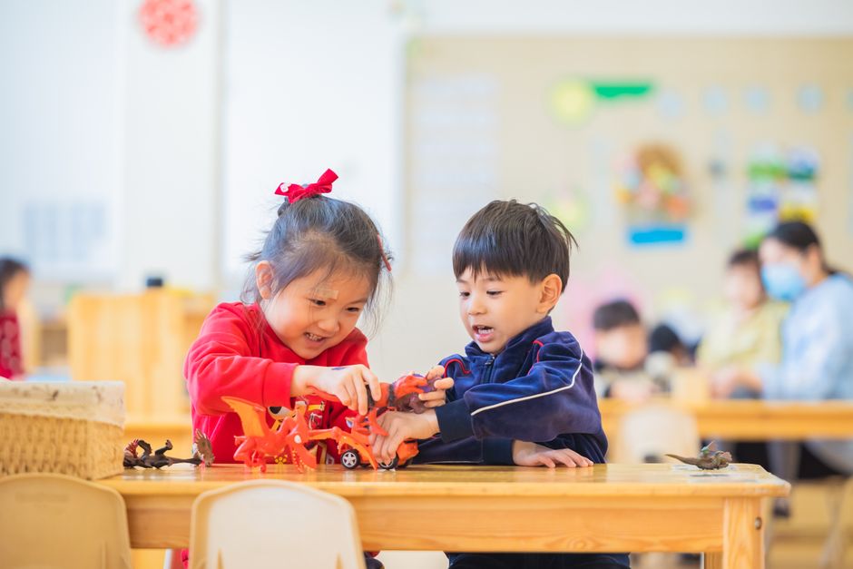Bé Gấu Trúc bị bạn giành đồ chơi đã làm gì?