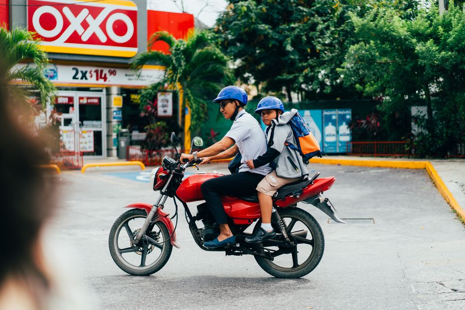 Vì sao phải đội mũ bảo hiểm khi ngồi xe máy?